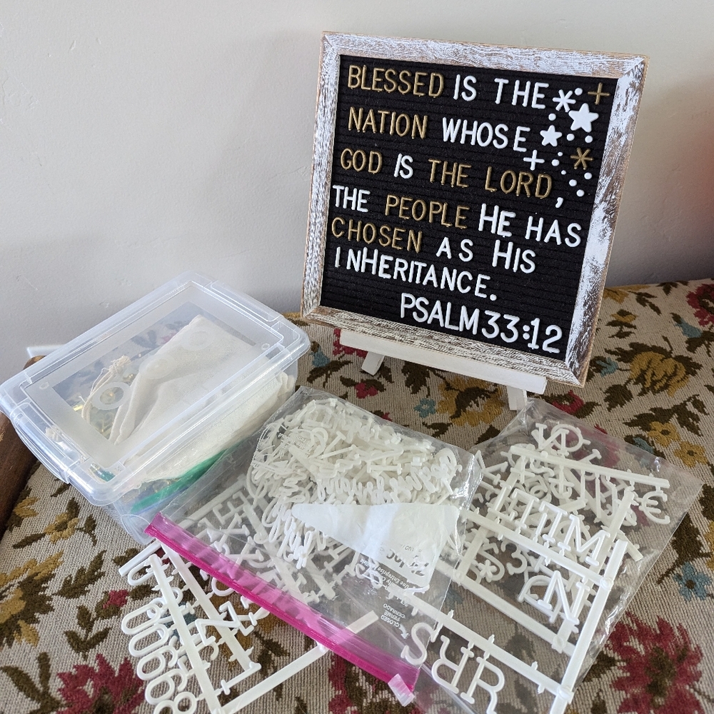 Felt letter board